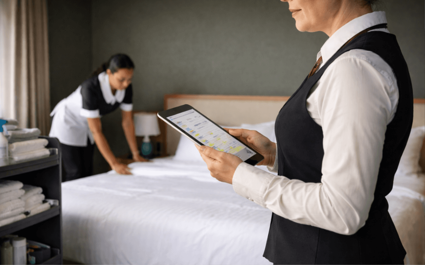 Housekeeping management for hotels with room cleaning and arrival tracking